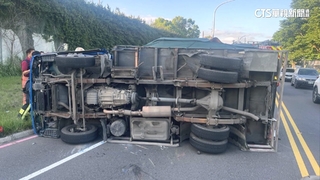 新北新莊5車連環撞釀1死3傷　貨車乘客卡車底亡