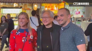 獨家！　「AI教父」黃仁勳現身寧夏夜市　民眾搶合照