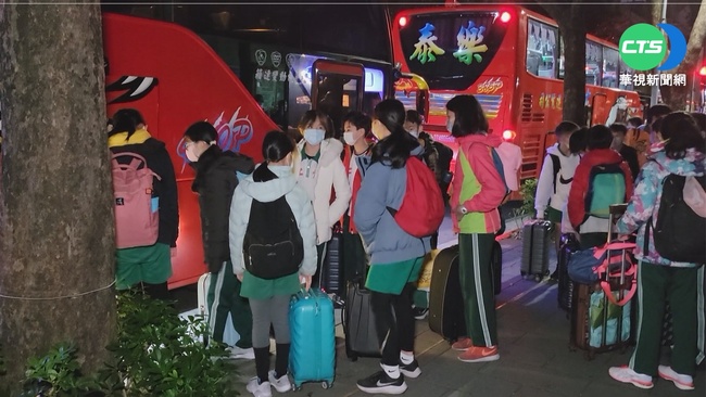 國小老師規定畢旅「不能帶手機」　家長一面倒支持　網友正反熱議 | 華視新聞