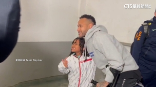 56億合約剛入袋！　內馬爾摔傷左膝　本季恐報銷