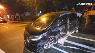 台中西屯凌晨自撞車禍　駕駛事發後逃逸