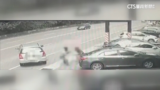 當街行搶百萬現金！　男護財遭歹徒拖行路中