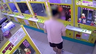 娃娃機店內藏賭場　警上門逮10嫌「內有大學生」