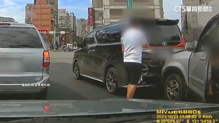 南港駕駛未注意車況撞前車　「打錯檔」釀二度追撞