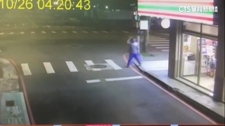 超商浩克翻版？借錢遭拒怒了　持榔頭毆隔壁店員