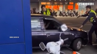 車裡藏海洛因拒檢！　毒兄弟撞警車遭拔槍壓制