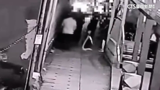 學生提醒不禮讓「罰6千」　遭騎士追進暗巷掌摑