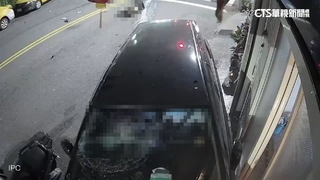 休旅車撞機車衝路邊　車內6人疑移工下車逃光