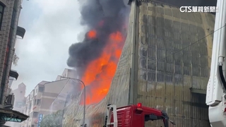 嘉義免洗餐具廠大火　濃煙竄天「數公里外可見」