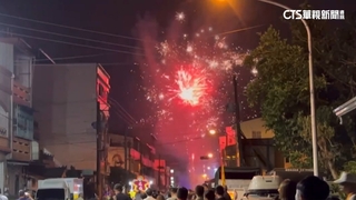 屏東宮廟遶境放煙火　落焰掉民宅頂樓住戶驚