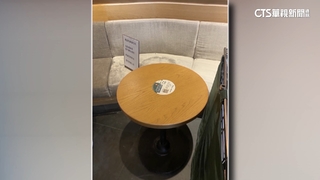 手機.筆電放包內充電突冒煙　咖啡廳疏散顧客急滅火