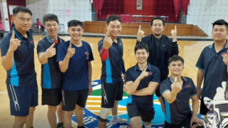 苗栗排球錦標賽「裁判突倒地 無心跳」　參賽消防員秒換工作模式 搶回一命