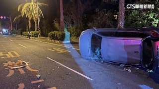 墾丁外國客騎車自摔　後方騎車閃避不及也摔車