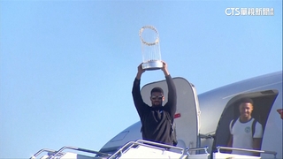 遊騎兵搭機返德州　秀成軍62年來首座冠軍盃