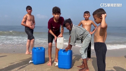 加薩面臨缺水危機 民眾無奈用海水洗澡洗衣