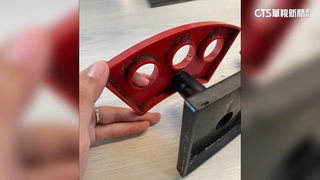 手捲架底「積滿髒垢」　網友喊：食慾全消