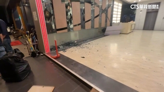 距警局車程僅2分鐘！　酒店大樓前「球棒隊狠砸」
