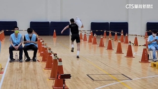 金酒招考生產線員工　千名考生扛25KG高粱拚速度