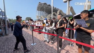 Coldplay港都開唱！粉絲搶朝聖　周邊超熱賣排長龍