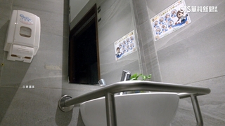 消費者如廁「遭關切」怒留負評　業者反控：曾提水桶疑借廁盥洗