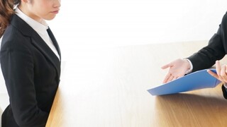 27K含全勤「需做3份工」！她面試挨闆娘批：看不出專業性