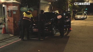 疑不滿運將抽菸爆糾紛　男被打倒地遭後車輾過不治