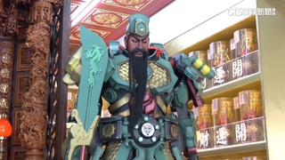 開局就送「魔關羽」？！　民眾湧宮廟朝聖「機甲關帝爺」