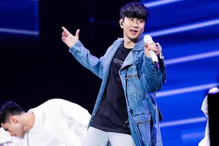 林俊傑手指受傷「彎曲變形」 粉絲心疼：演唱會別彈琴了