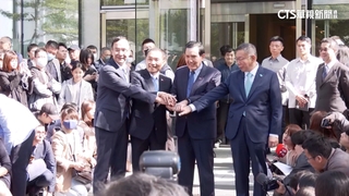 向黨員說明藍白合退讓轉折　柯文哲哽咽淚下