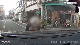 屏東白髮嬤「助跑」趴車　駕駛質疑「假車禍真碰瓷」