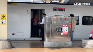 婦人搭火車伸腳妨礙車門關閉　最高可罰百萬