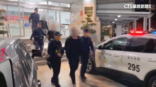 綠燈起步被追撞爆衝突　駕駛遭3男持棒毆傷