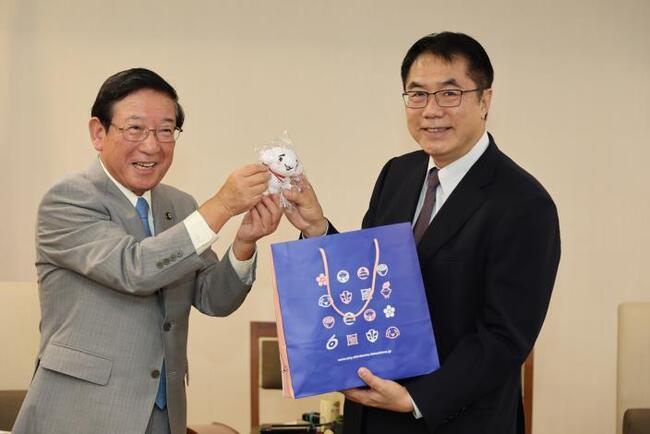 日本福島白河市長拜會台南市府   兩市長為達摩開眼象徵台日友誼 | 華視新聞