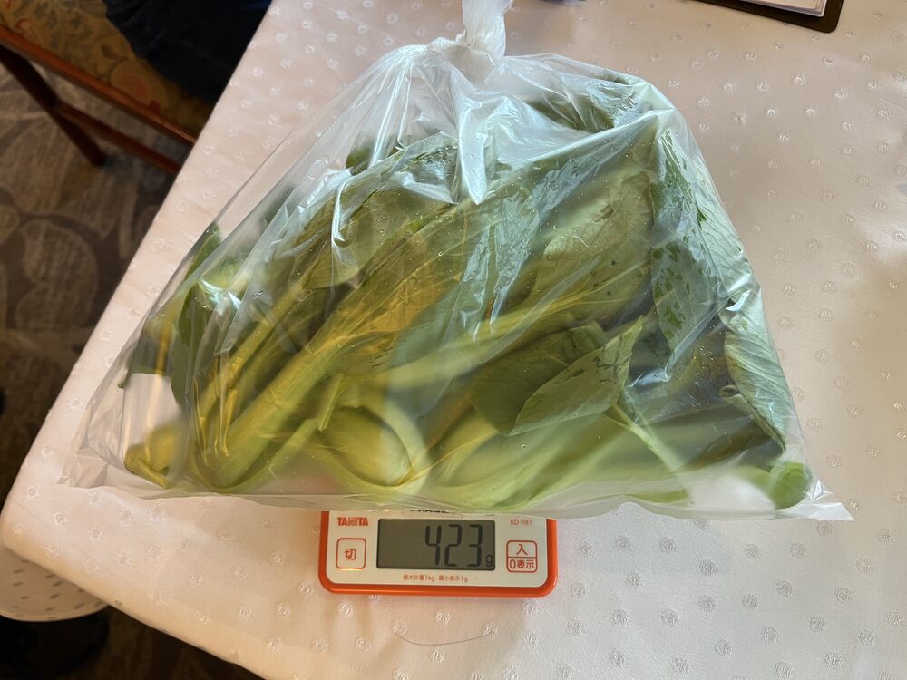 兄弟大飯店的青江菜驗出殺蟲劑克凡派。圖／北市衛生局提供