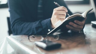 61歲男愛上女同事　冒名簽「夫妻同意書」告白　下場慘了