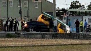 彰化娃娃車車禍！　遭轎車鏟起卡水溝　11童受傷