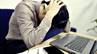 與同事大吵「突然語塞」暈倒！50歲男送醫不治　4類人注意