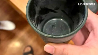 連鎖壽司出包？　消費者控：水杯有消毒水粉末