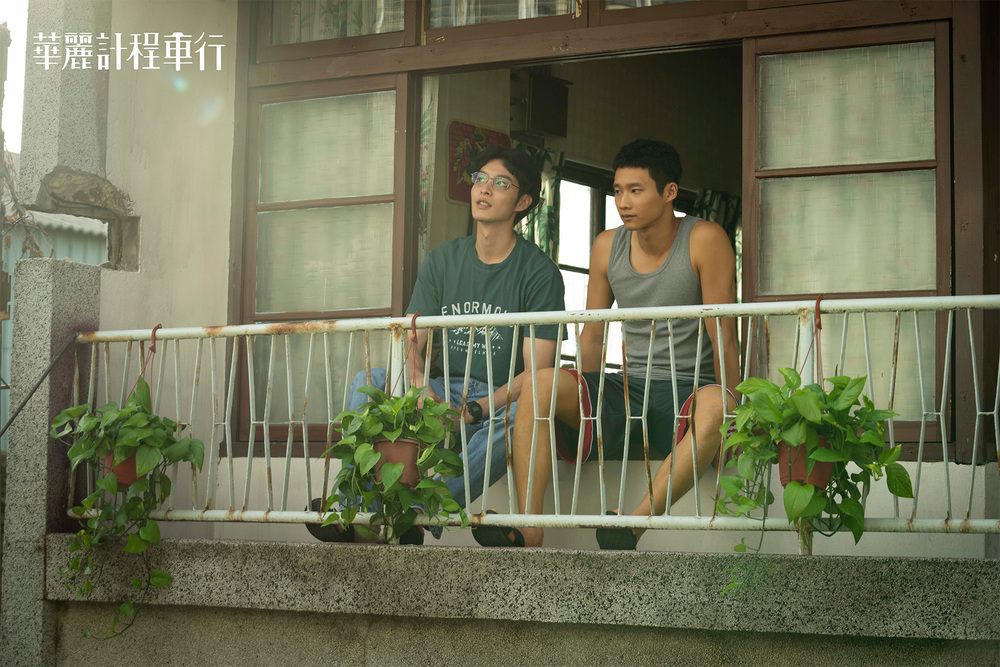 曹佑寧（左）與黃冠智飾演兄弟檔，兩人在劇中展現像親兄弟一樣的情感。