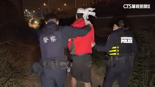 高雄通緝犯拒檢逃逸撞警車　開進死路遭逮捕