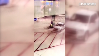 男大鬧西南航空！　準備起飛前突開逃生門跳機
