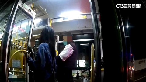 處處溫情！星國情侶丟護照　警查公車動態5分追回