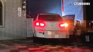 高雄彌陀槍擊案外案！　嫌住家鐵門慘遭衝撞洩憤