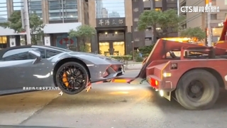 1600萬超跑「小牛」紅線違停　警10分鐘火速拖吊