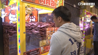 夾娃娃商機疫後崛起　「大店面+夾零食」搶親子族