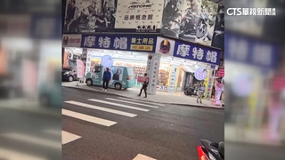 宣傳車違停擋行人　柯美蘭競辦道歉：不熟規定