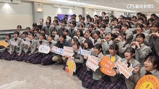 橘色惡魔旋風再來　抵桃機高喊：我愛台灣！