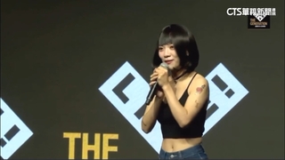 復刻「山道猴子超商妹」　黃捷火辣造型掀熱議