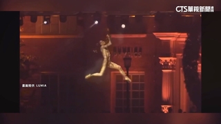 光影結合科技！　黑暗中秀高難度馬戲特技　感官新體驗