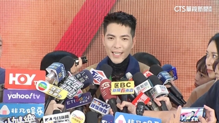 金曲歌王蕭敬騰婚後首露面　高調放閃愛妻